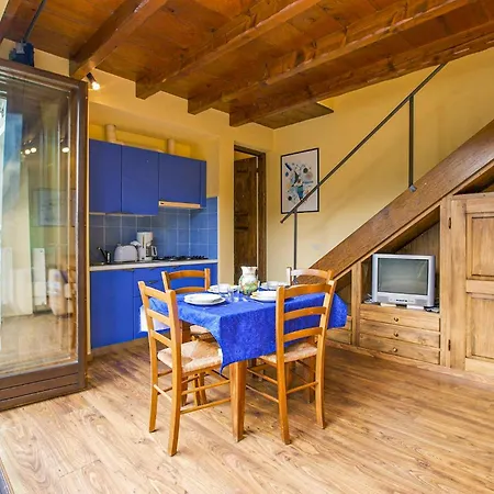 Casa La Terrazza Uno C 度假居 *